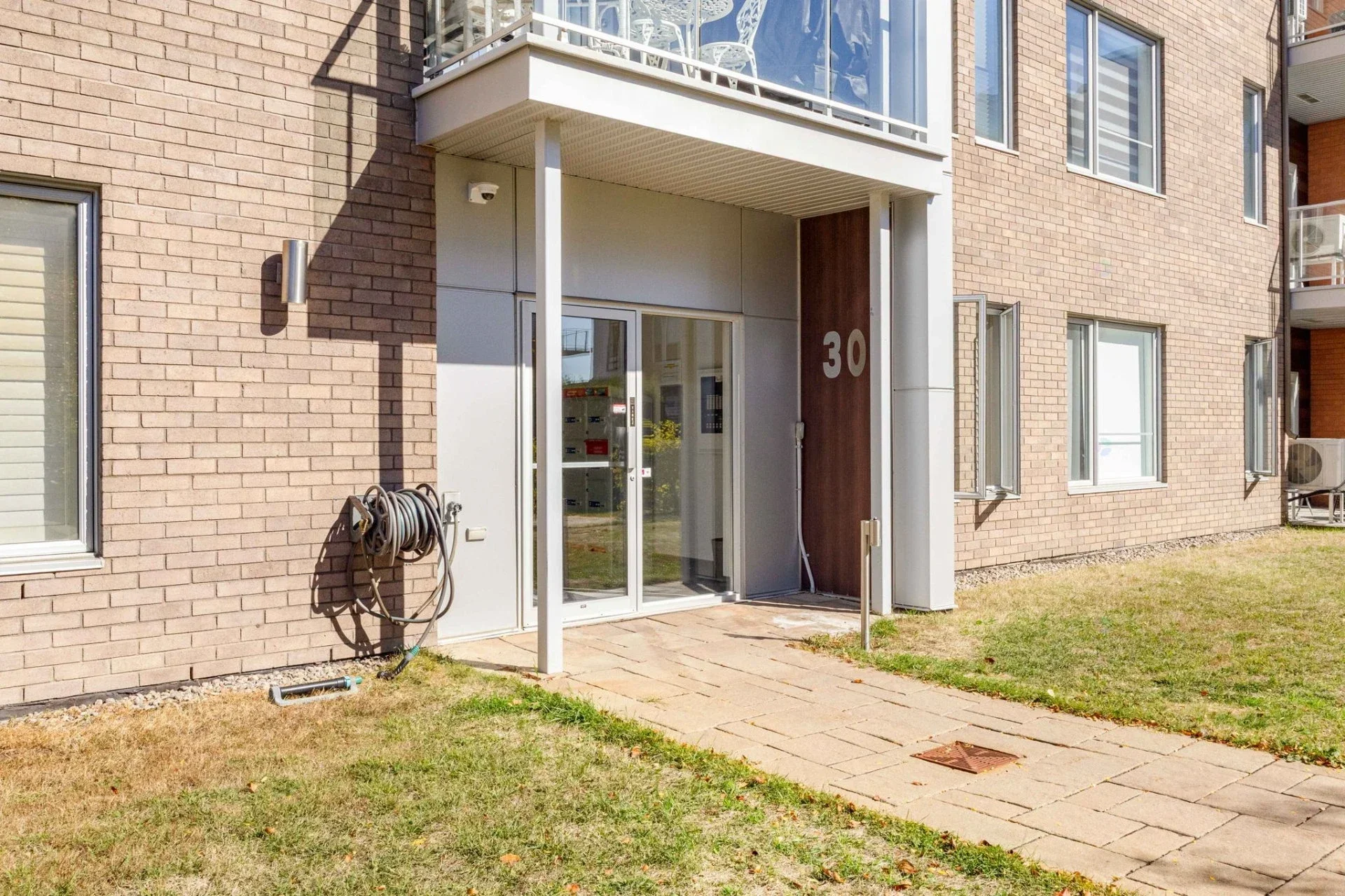 Entrée extérieure Entrée extérieure,