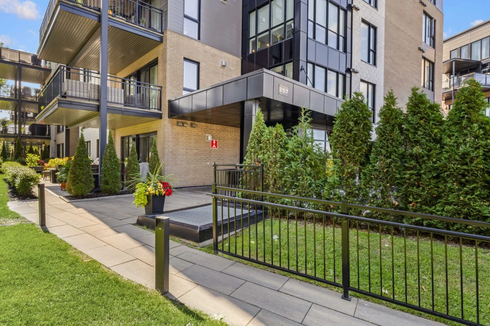 Entrée extérieure Entrée extérieure,