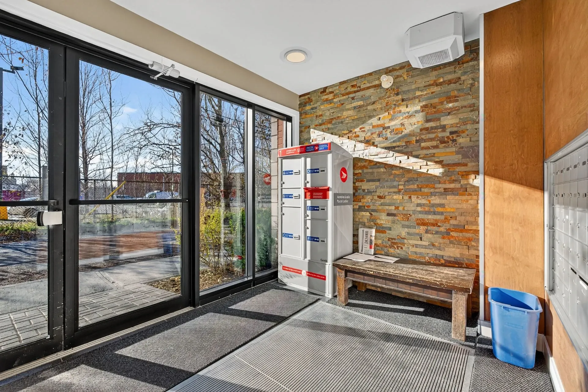 Entrée extérieure Entrée extérieure,