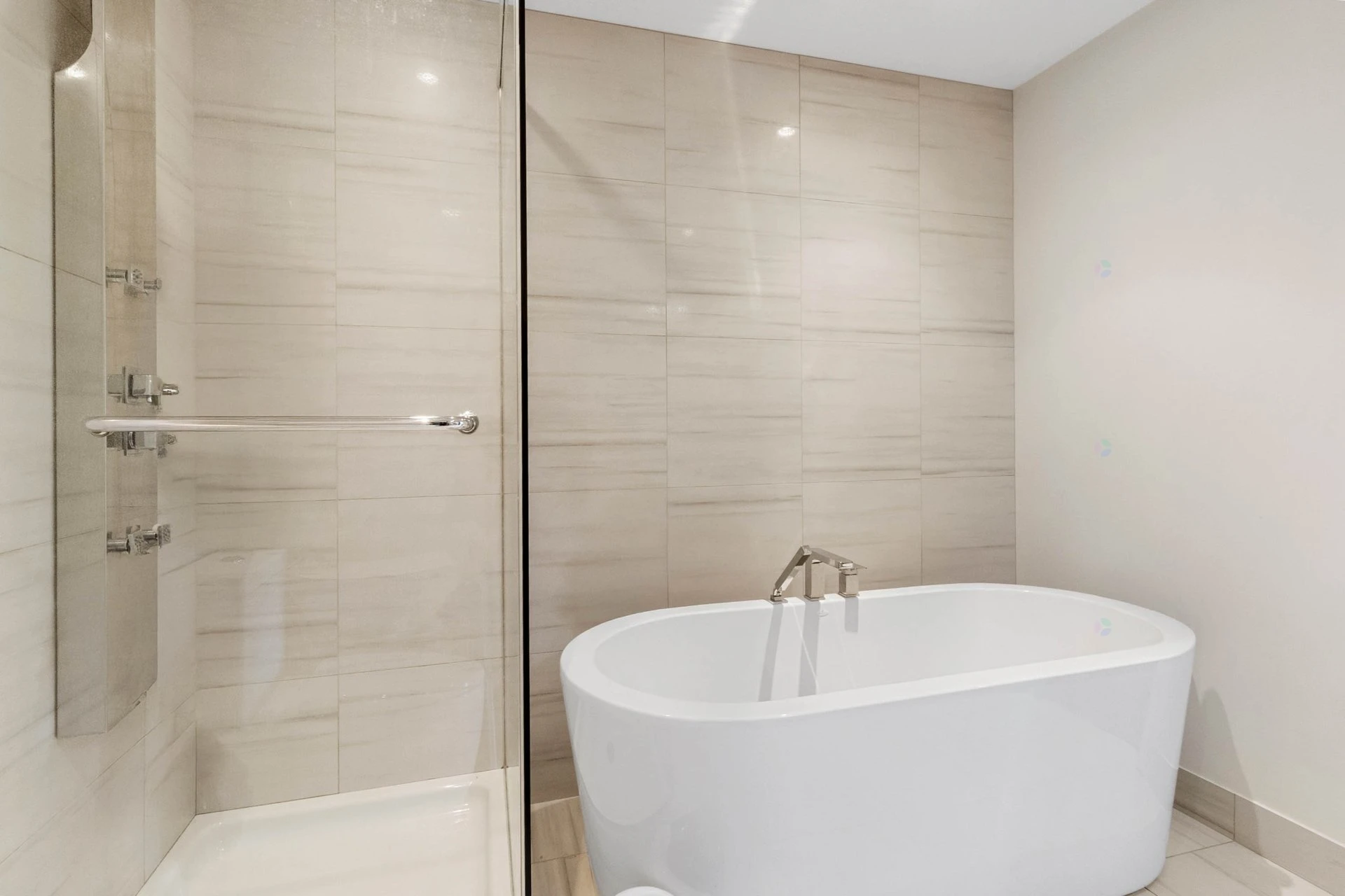 Salle de bains attenante à la CCP Salle de bains attenante à la CCP,