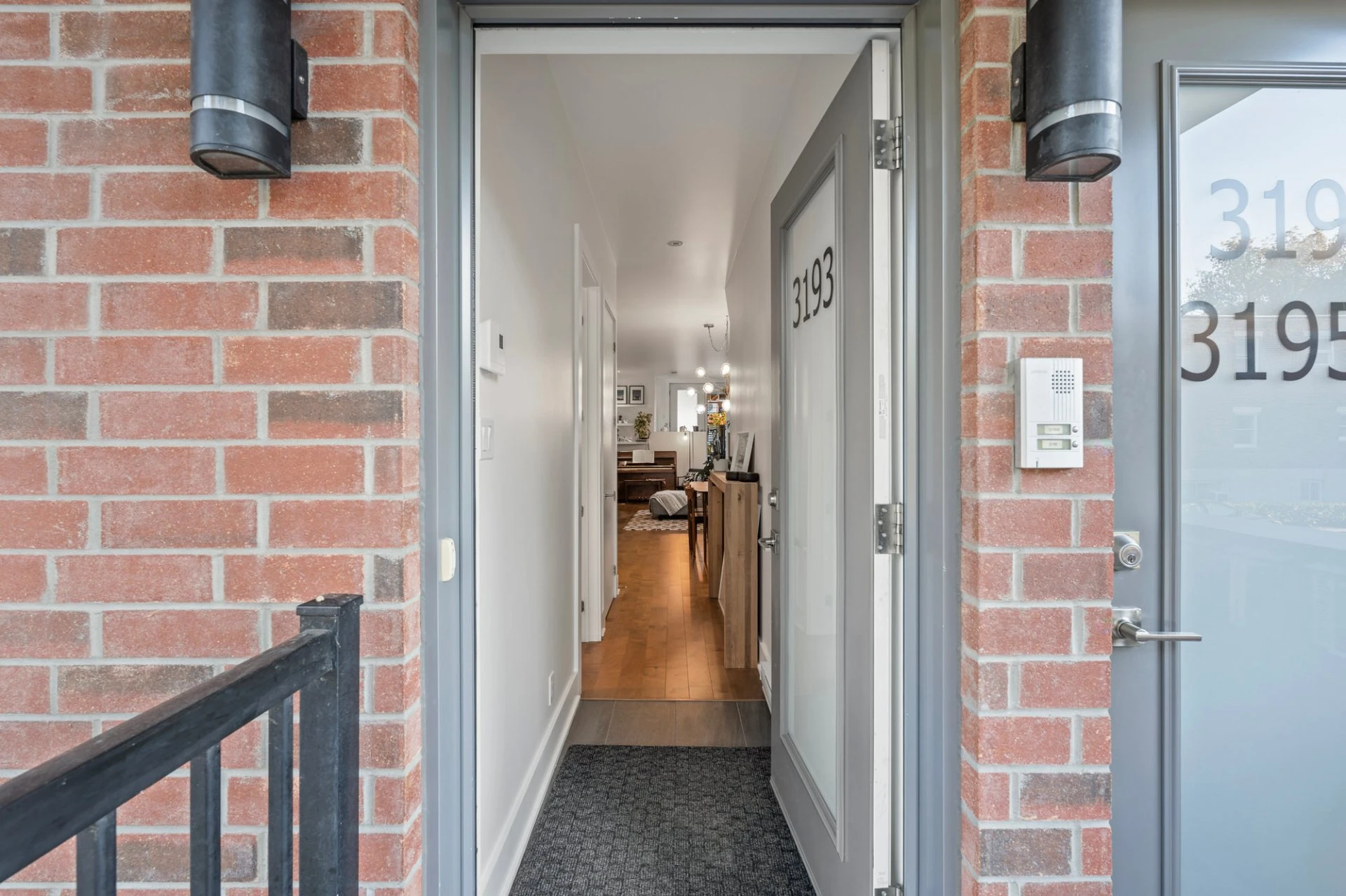 Entrée extérieure Entrée extérieure,