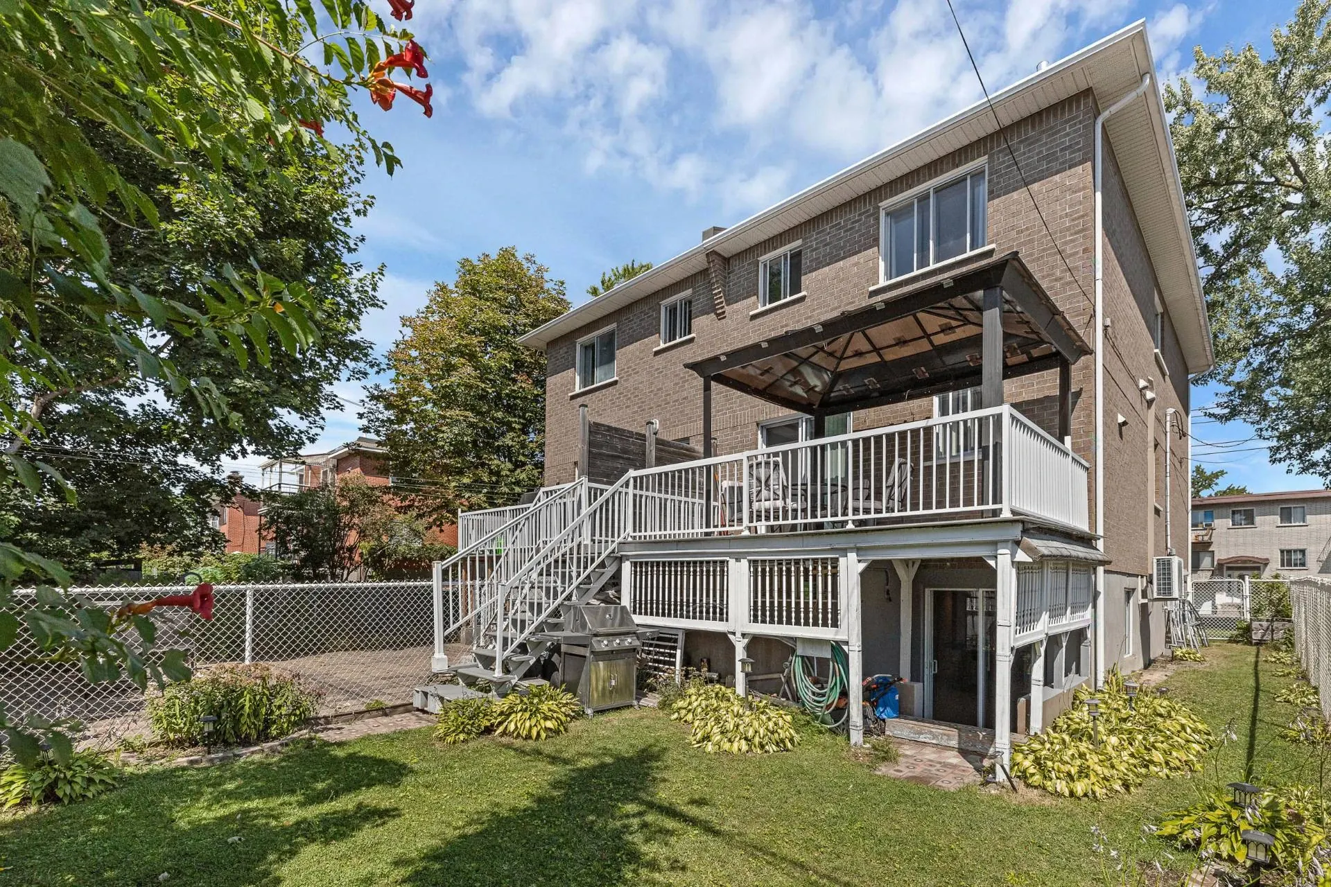 Face arrière Face arrière,