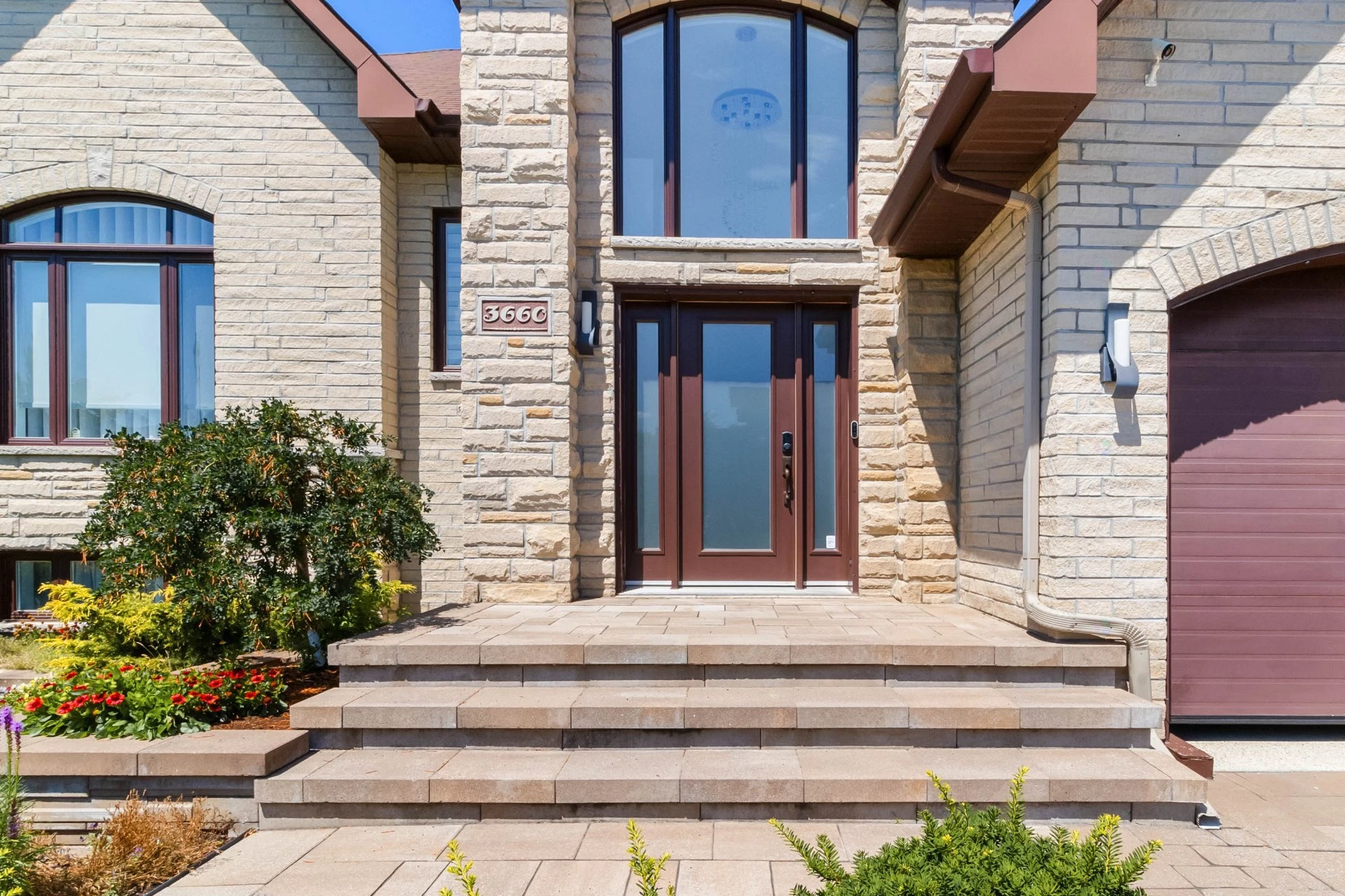 Entrée extérieure Entrée extérieure,