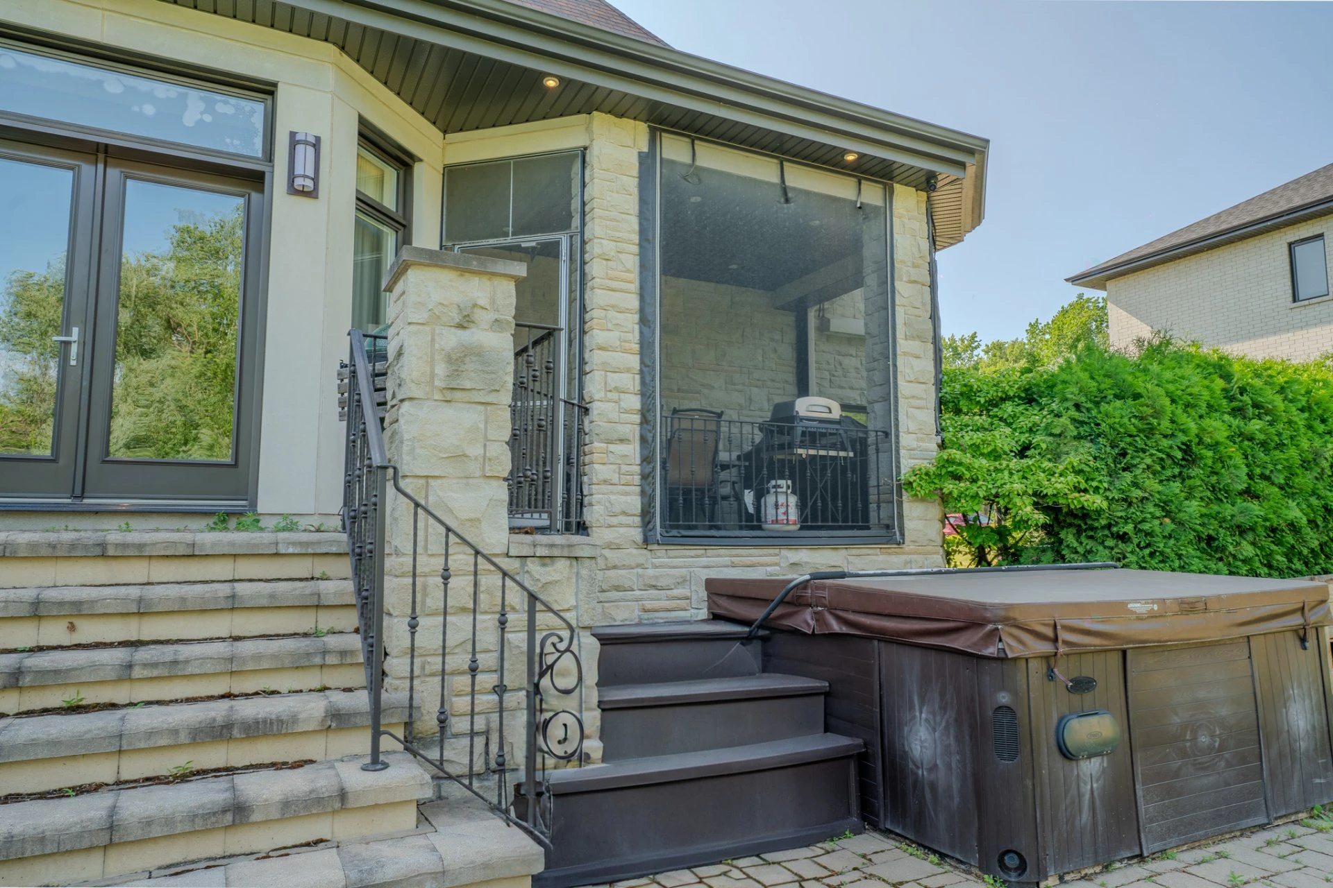 Face arrière Face arrière,