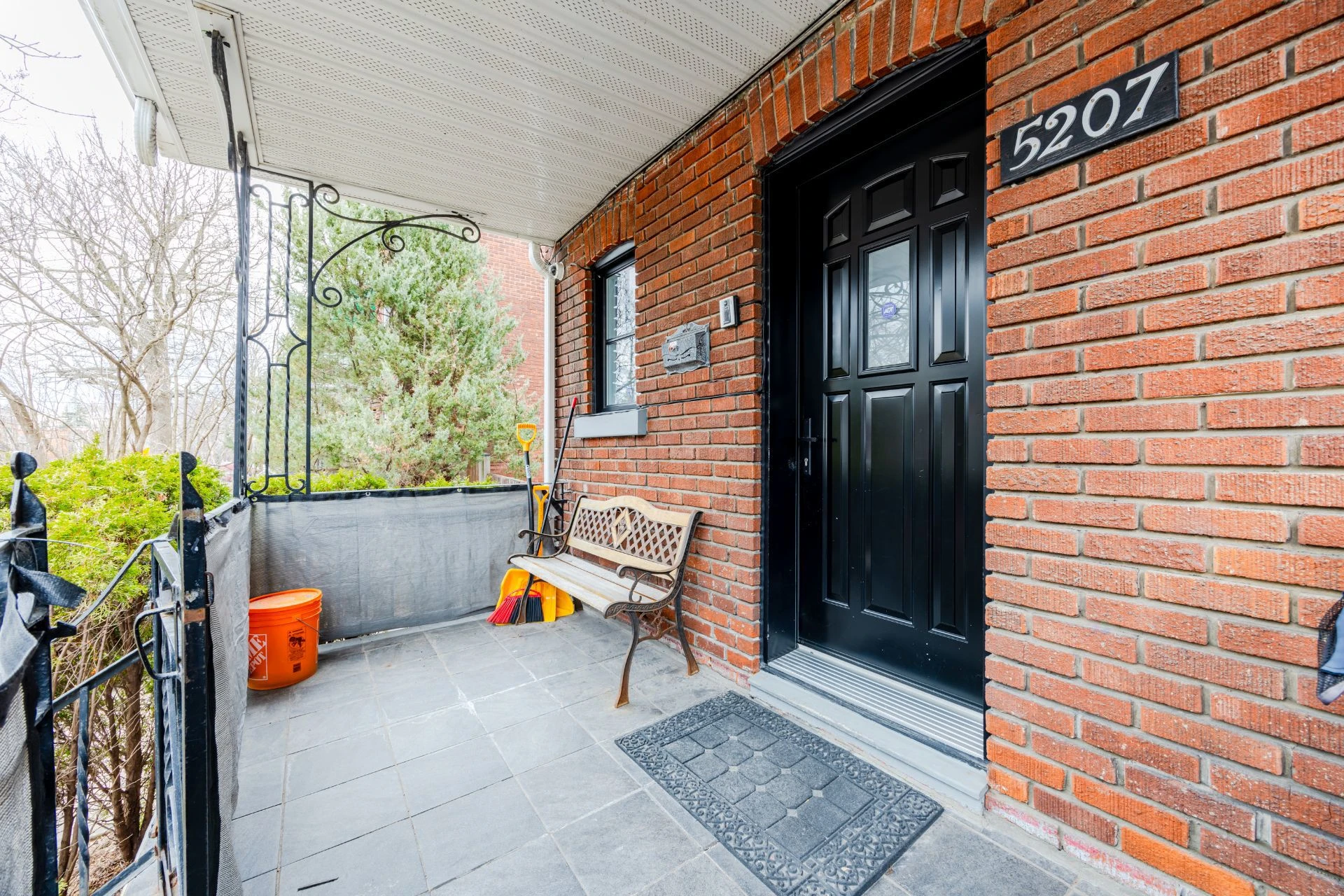 Entrée extérieure Entrée extérieure,